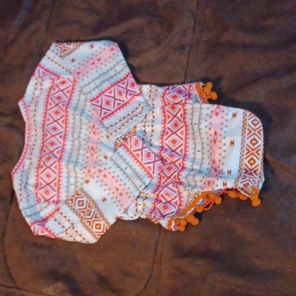 CATAPAPA, ONSIE SIZE 100, EXUAL TO 3T. LONG SLEEVE, CUTE TRIBLE DESIGN. - Picture 4 of 5